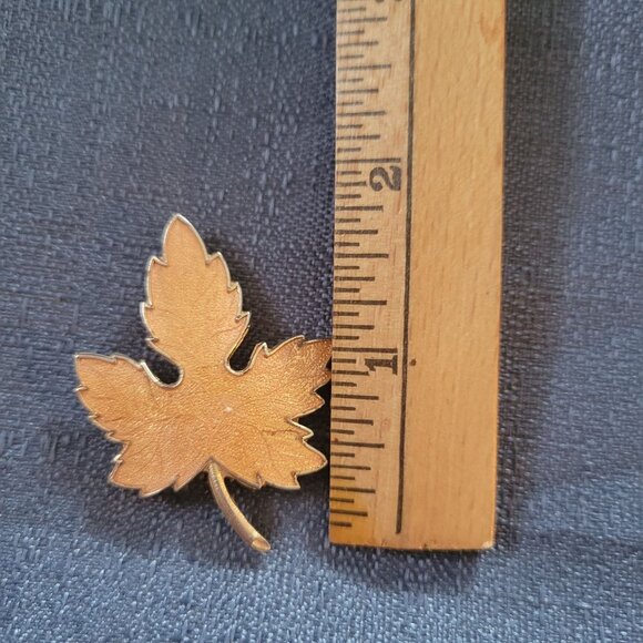Vintage Gold Maple  Leaf Brooch Pin - Picture 3 of 3